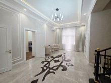 Premium 3 mərtəbəli villa Mərdəkan — geniş həyət, 9 otaq, hazır yaşayış, -15