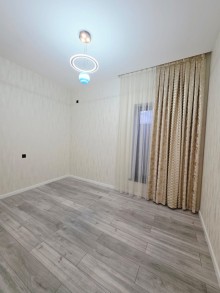 Şüvəlan qəsəbəsində hovuzlu 3.5 sotda 3 yataqlı təmirli ev satılır, -18