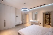Mərdəkan qəsəbəsində yerləşən bu möhtəşəm villa Satılır, -11