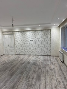8-ci kilometr qəsəbəsində yerləşən yeni tikili binada 3 otaqlı, -3