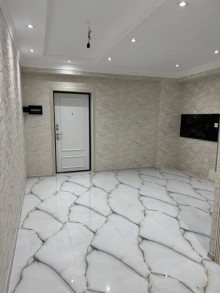 8-ci kilometr qəsəbəsində yerləşən yeni tikili binada 3 otaqlı, -8