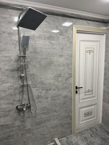 8-ci kilometr qəsəbəsində yerləşən yeni tikili binada 3 otaqlı, -15