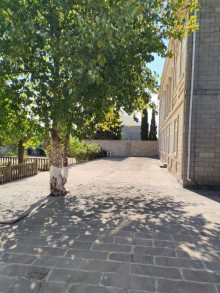 Maştağa–Buzovna şossesinin tam yol kənarında yerləşən 840 m² sahəyə malik obyekt, -6