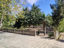 Maştağa–Buzovna şossesinin tam yol kənarında yerləşən 840 m² sahəyə malik obyekt, -7