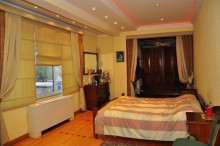 Gənclikdə "Milyonerlər Məhəlləsi"də, 3 mərtəbəli Villa, -12