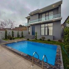 Mərdəkanda 4.5 sot torpaq sahəsində 2 mertebeli villa satılır
