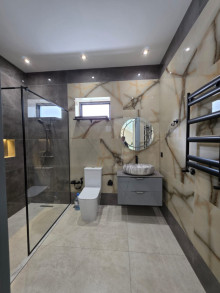 Mərdəkanda 4.5 sot torpaq sahəsində 2 mertebeli villa satılır, -19