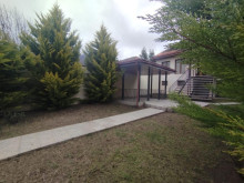 Şəkinin  mərkəzində həyət evi satılır