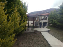 Şəkinin  mərkəzində həyət evi satılır, -5