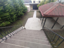 Şəkinin  mərkəzində həyət evi satılır, -8