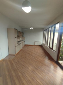 Şəkinin  mərkəzində həyət evi satılır, -11