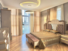 Şüvəlanda 3 mərtəbəli ev satılır, -16