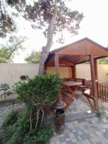 Bakıxanovda mərkəzdə tam sənədli 2 mərtəbəli ev satılır, -3