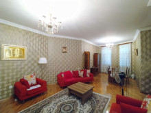 Bakıxanovda mərkəzdə tam sənədli 2 mərtəbəli ev satılır, -5