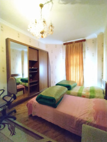 Bakıxanovda mərkəzdə tam sənədli 2 mərtəbəli ev satılır, -8