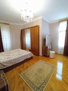Bakıxanovda mərkəzdə tam sənədli 2 mərtəbəli ev satılır, -9