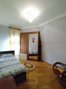 Bakıxanovda mərkəzdə tam sənədli 2 mərtəbəli ev satılır, -10