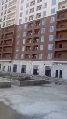Binəqədi şossesi "Binəqədi Park Resıdence" yaşayış kompleksində 3 otaqlı mənzil satılır.